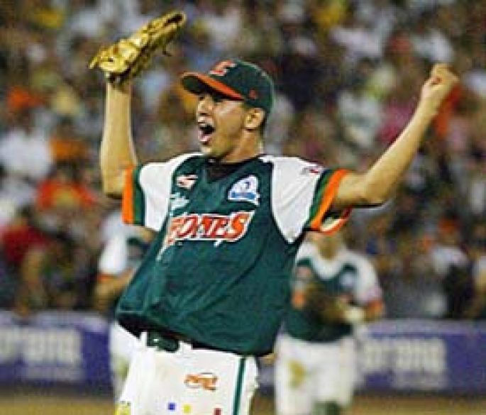 Se retira Oscar Rivera, el "Zurdo Perfecto"