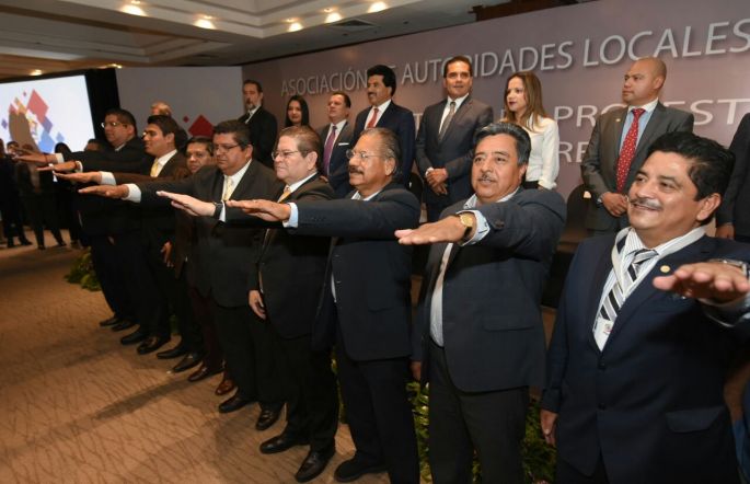 Toma protesta la nueva directiva de la AALMAC
