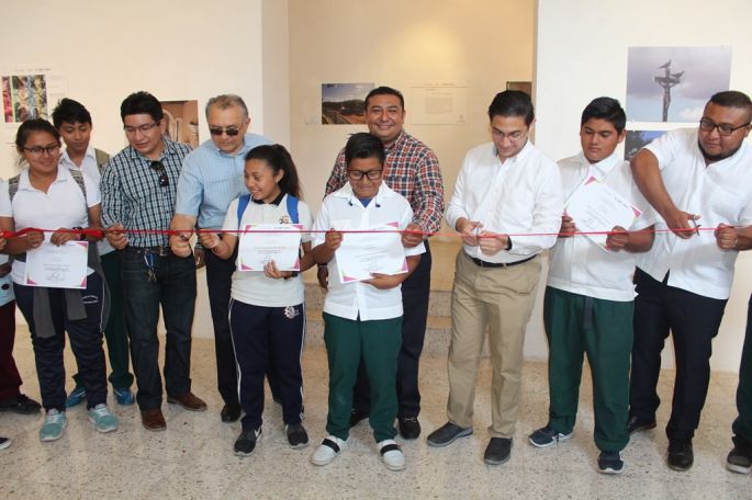 Perspectivas juveniles dan vida a exposición fotográfica   