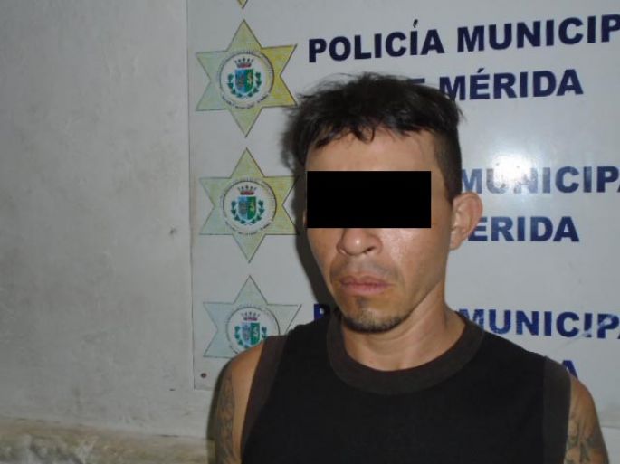 Una rata menos en la calle, lo detiene la policía municipal por robarse una batería de auto