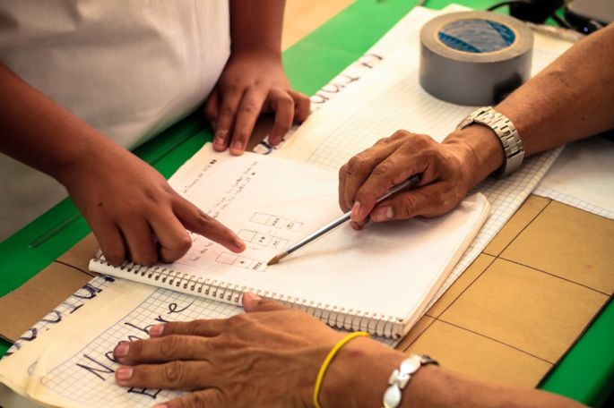 Niñas y niños conservan la cultura maya con números