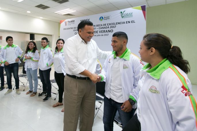 Más de 190 mil estudiantes becados, en Yucatán