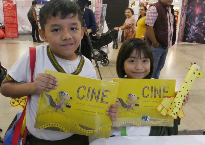 Niñas y niños se acercan a la lectura de manera divertida