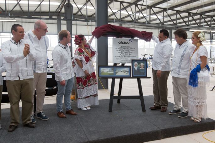 El Gobernador inaugura la planta textil Alsico Promex en Valladolid