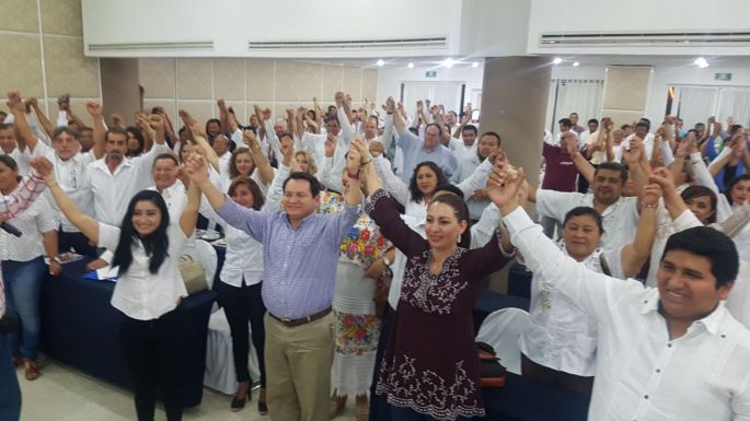 Huacho Díaz se reúne con los candidatos de MORENA 