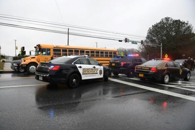 Un tiroteo en una escuela de EEUU deja tres heridos, muere el atacante