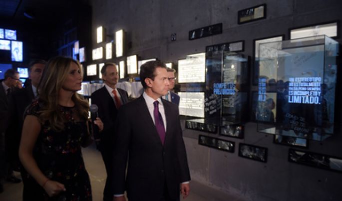 Inaugura el Presidente Peña Nieto la exhibición de la pieza "Muro de Berlín" en el Museo Memoria y Tolerancia