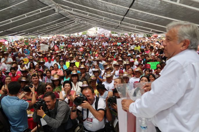 Anuncia AMLO que si Trump militarizara la frontera, habría una cadena humana de mexicanos por la paz