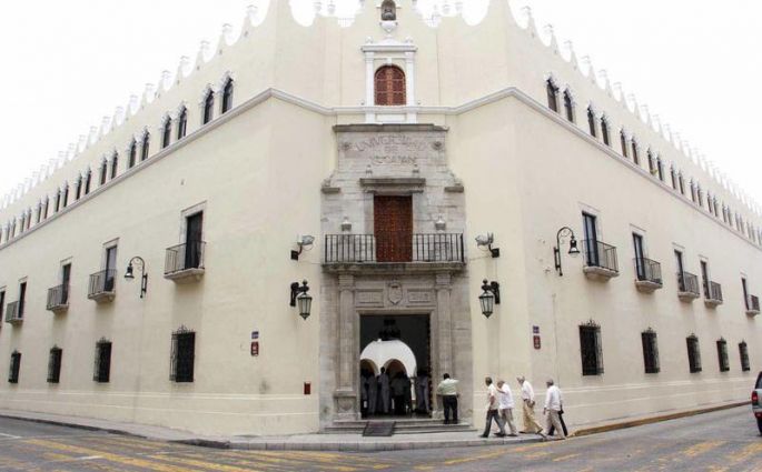 Prepara la UADY pasarela política con candidatos políticos