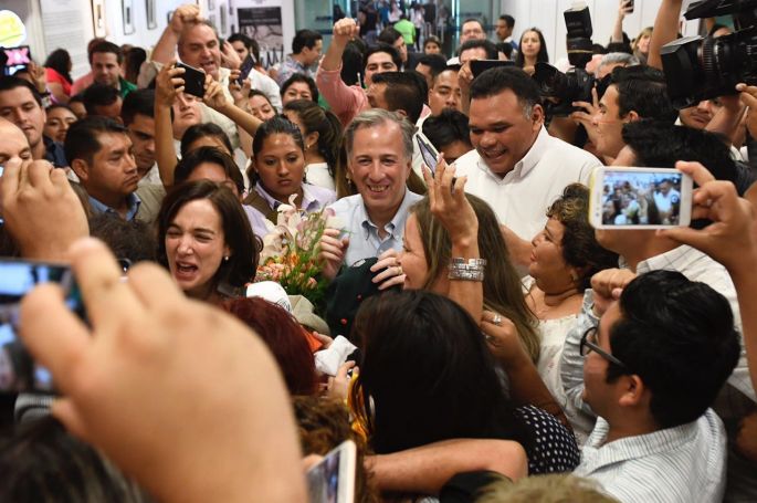 José Antonio Meade Kuribreña recibe grandes muestras de apoyo a su llegada a Yucatán