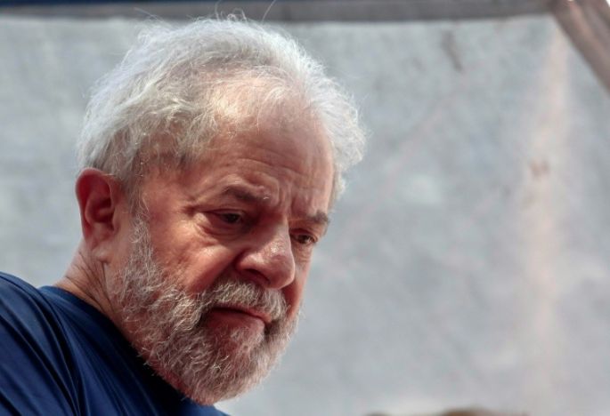 Lula se entregó a la policía para purgar una pena de 12 años de cárcel