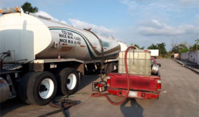 Detiene la PF y la PGR a 8 personas por su probable responsabilidad en el robo, venta y almacenamiento de hidrocarburo en Tabasco