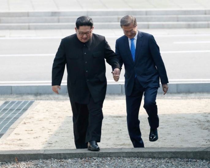 Las dos Coreas se comprometen con la desnuclearización en una histórica cumbre