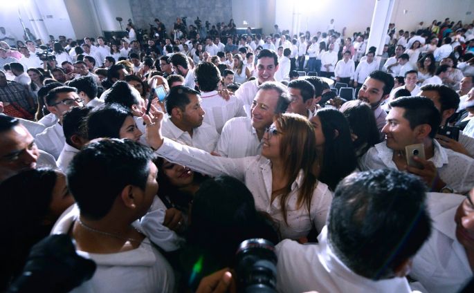 Meade escucha propuestas de jóvenes yucatecos