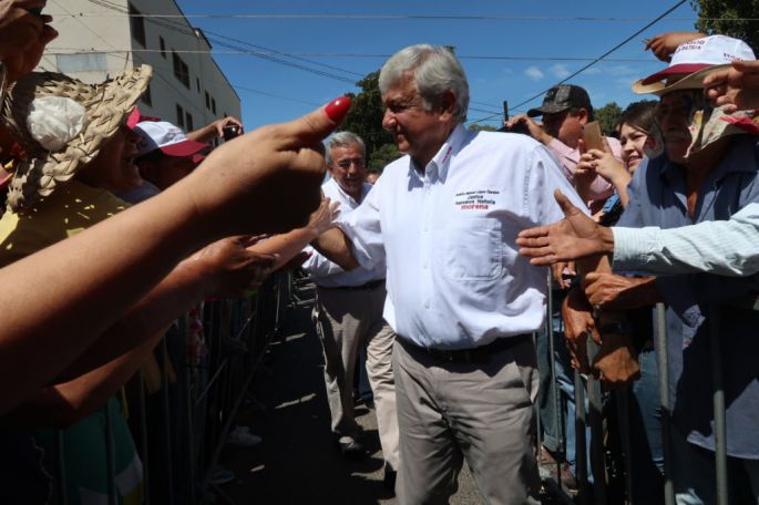 Está bien que le quiten el fuero al presidente, porque no puede haber fueros, ni privilegios, expresa AMLO