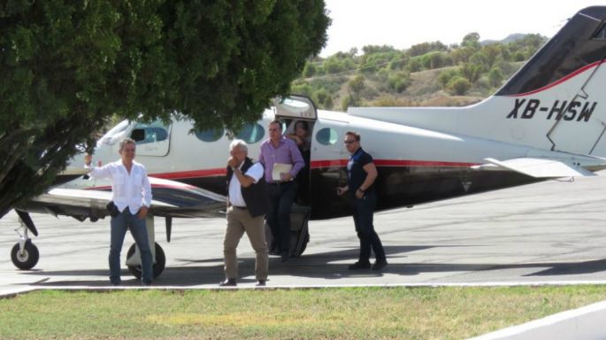 INE llama a AMLO a reportar uso de avión privado