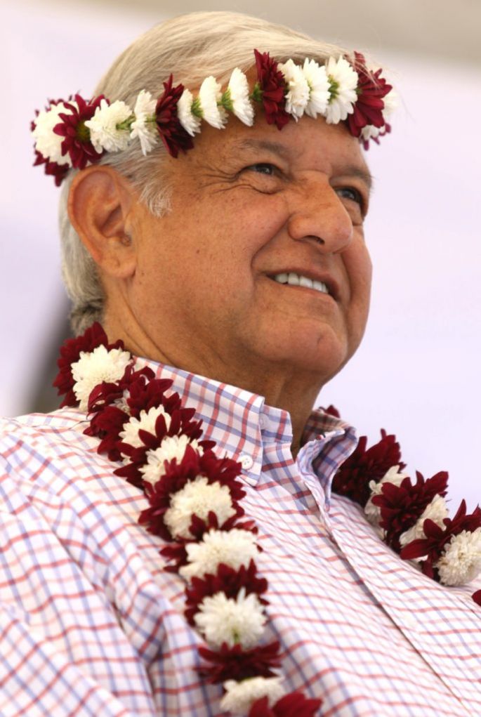 Llama AMLO a adversarios y mafia del poder que se preparen, porque ya es tiempo que haya democracia en México