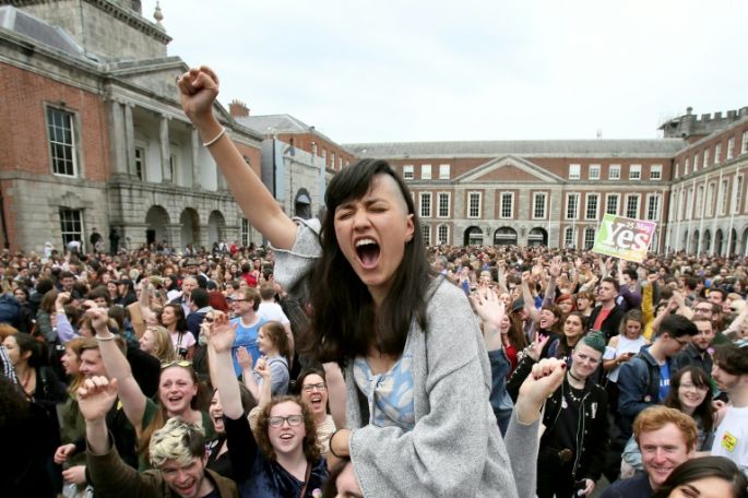"SÍ" al aborto en Irlanda. Votan masivamente a favor de ese derecho