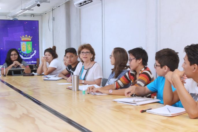 Cada día más jóvenes aprovechan las becas educativas que ofrece el Ayuntamiento de Mérida