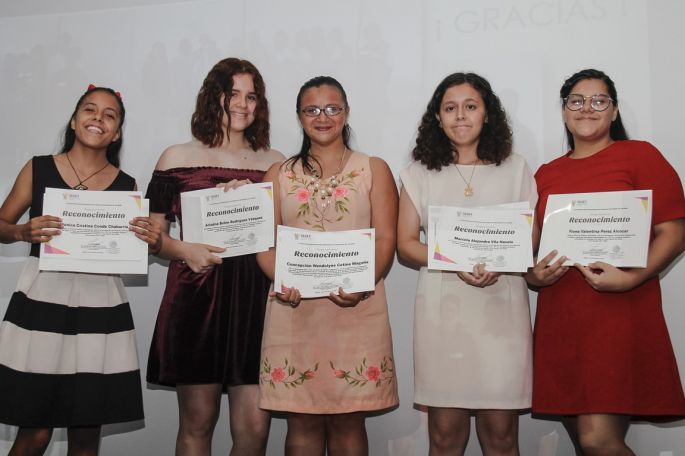 Niñas y niños yucatecos reciben certificado de inglés con validez internacional