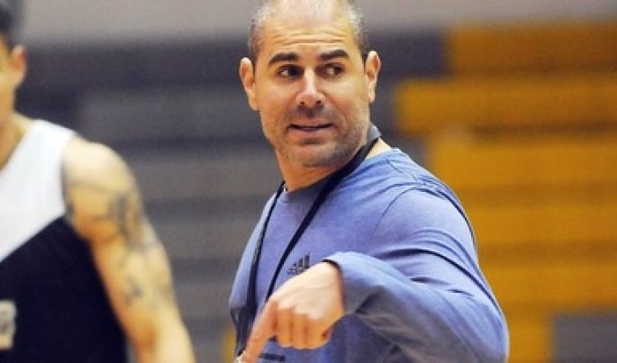 Llega Iván Déniz a dirigir la Selección Nacional de Básquetbol