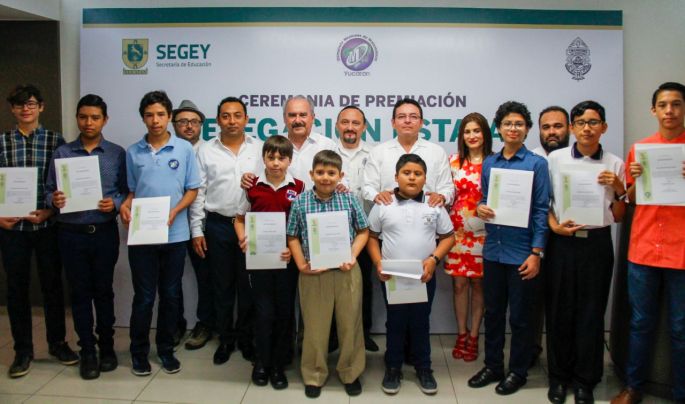 Premian a 11 estudiantes yucatecos más destacados en Matemáticas