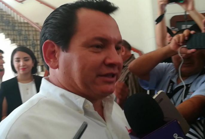 “Huacho” crece en las encuestas y está cerca de los punteros