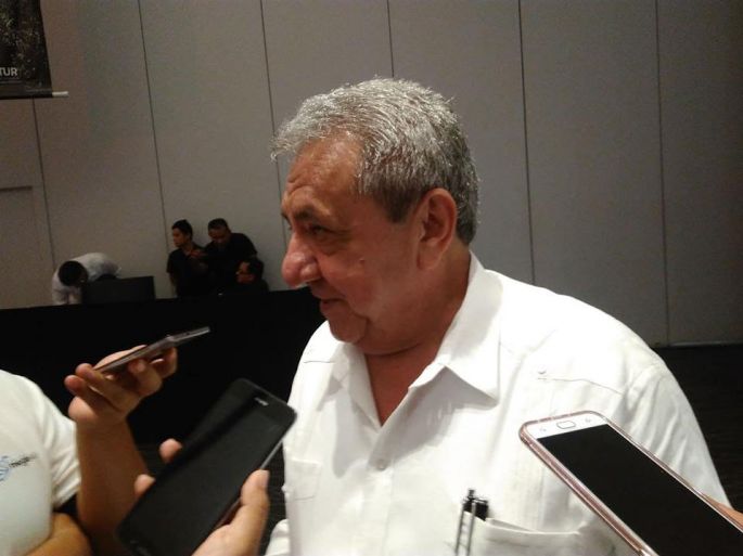 Presentan la obra editorial El Gran Libro de Yucatán.