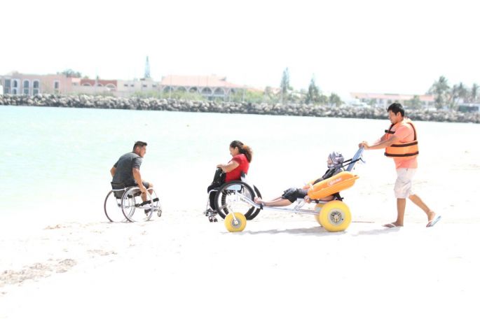 Convivencia de niñas y niños con cáncer en playas del Costa Club