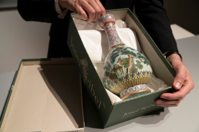 Más de 19 millones de dólares por un jarrón chino olvidado en una buhardilla