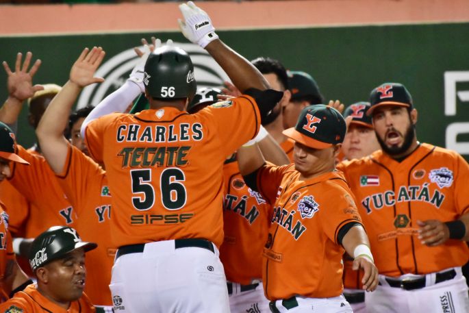 Feroz rugido al arrancar la Serie del Rey