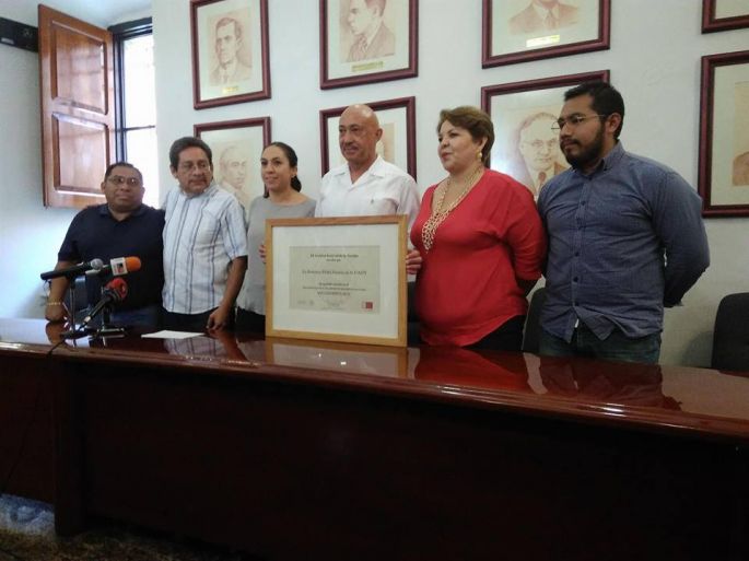 Recibe Fototeca Pedro Guerra de la UADY reconocimiento de Archivo Histórico