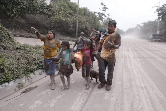Aumentan a 62 los muertos por potente erupción del volcán de Fuego en Guatemala