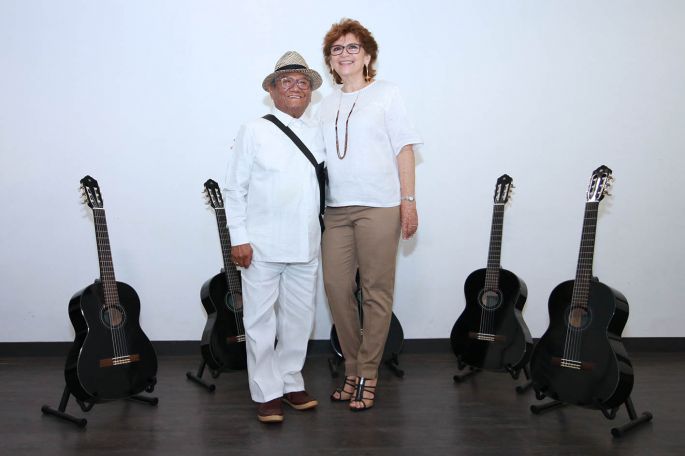 Armando Manzanero visita el Centro Cultural del Sur