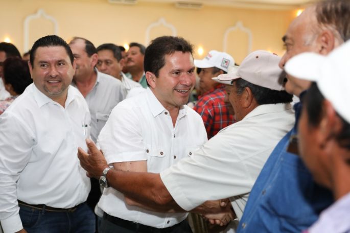 Recibe Mauricio Sahuí el respaldo de ganaderos del Estado
