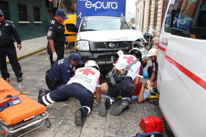 6 vehículos involucrados, 1 lesionado y múltiples daños materiales en céntrico choque mañanero
