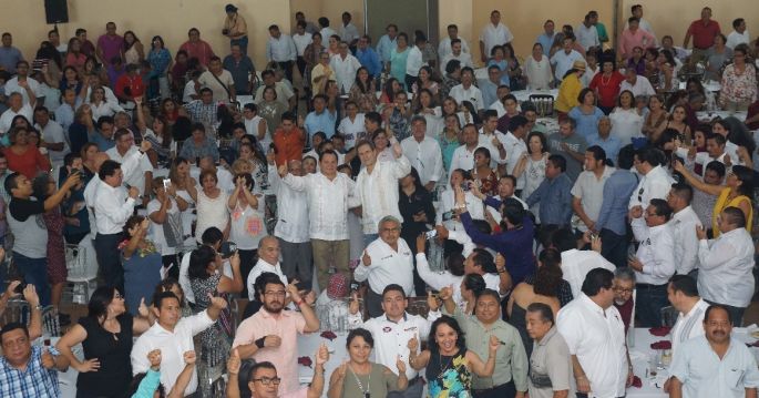 Recibe Joaquín Díaz total respaldo del magisterio yucateco 