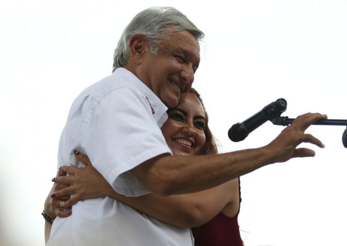 Denuncia AMLO hostigamiento contra Nestora Salgado: no hay garantías y existe ambiente de persecución