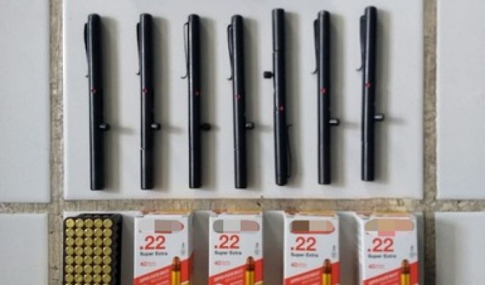 Tenía en su poder 10 armas de fuego tipo pluma y 500 cartuchos útiles, lo detiene la PGR