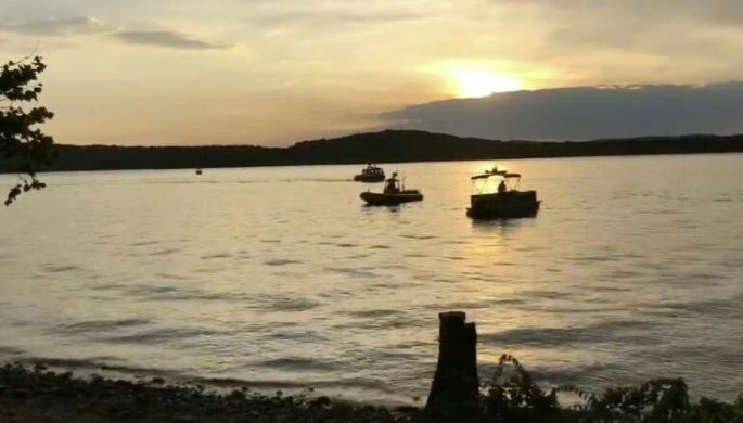 Al menos 17 muertos al naufragar un barco con turistas en un lago de EEUU