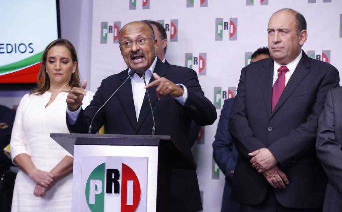 René Juárez renuncia a la presidencia del PRI 