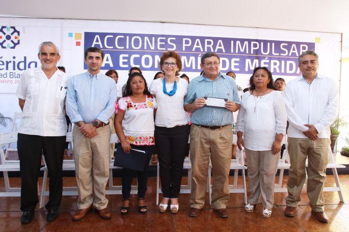 El Ayuntamiento de Mérida entrega más de 18 millones de pesos en créditos Micromer