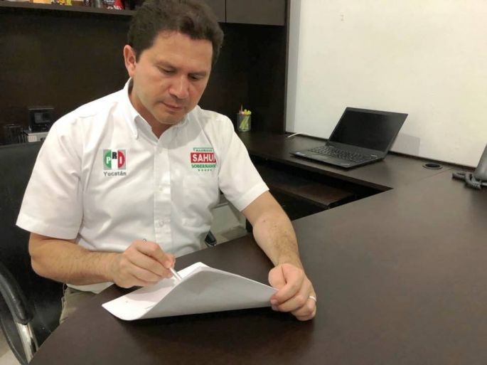 Mauricio Sahuí reconoce el triunfo de Mauricio Vila