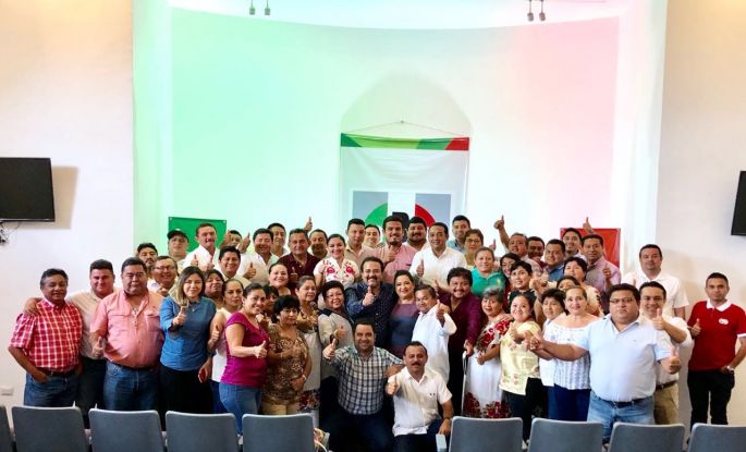 Se reune Carlos Sobrino Argáez con ex candidatos a presidentes municipales
