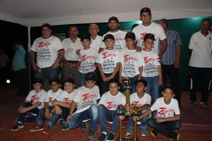 Premian a equipos campeones y destacados jugadores de la Liga Yucatán   