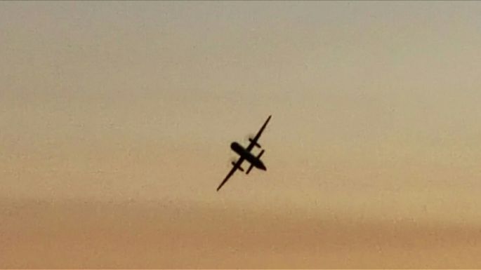 Un mecánico "suicida" roba un avión vacío y se estrella en la bahía de Seattle