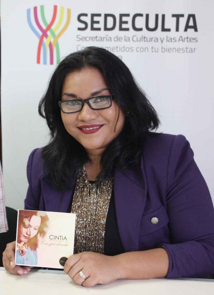 La cantante Cintia Navarrete dará a conocer su disco Con qué derecho