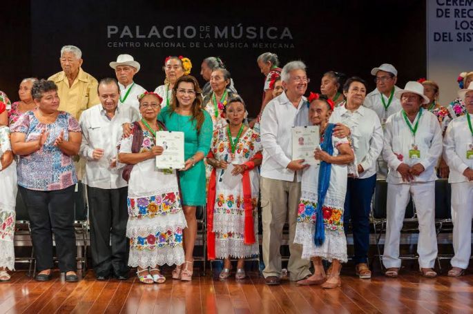 Adultos mayores, sinónimo de respeto y admiración   