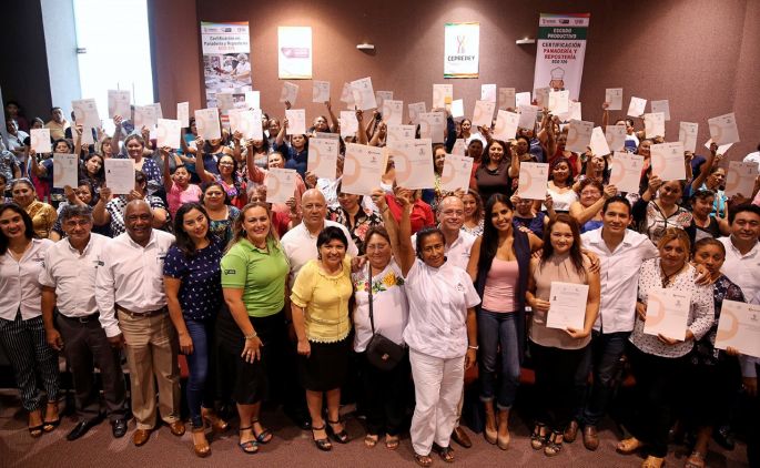 Certificación laboral dará nuevo futuro a 108 mujeres