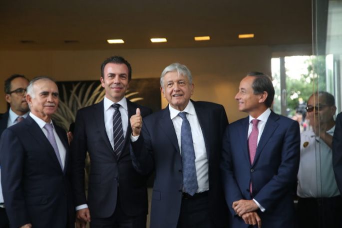 Se reúne AMLO con integrantes  del Consejo Mexicano de Negocios en el Club de Empresarios